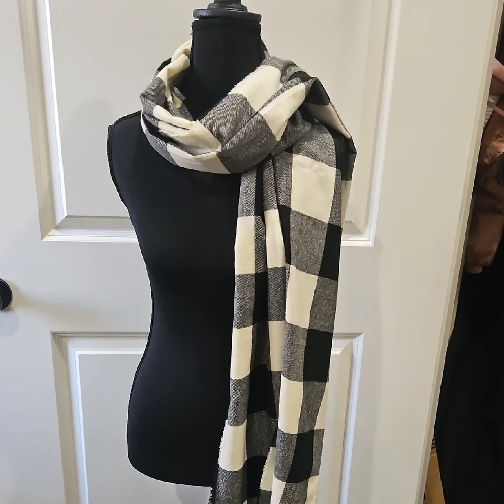 Summer & Rose Black and White Plaid Scarf / Shawl - Picture 5 of 6